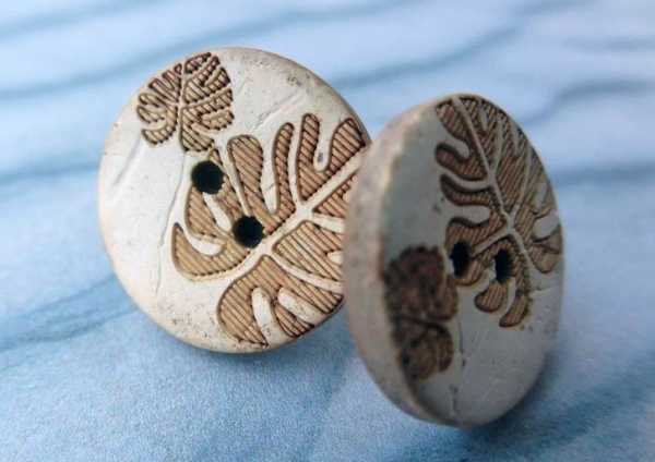 Kokos Ohrstecker mit Blattgravur Holz Natur